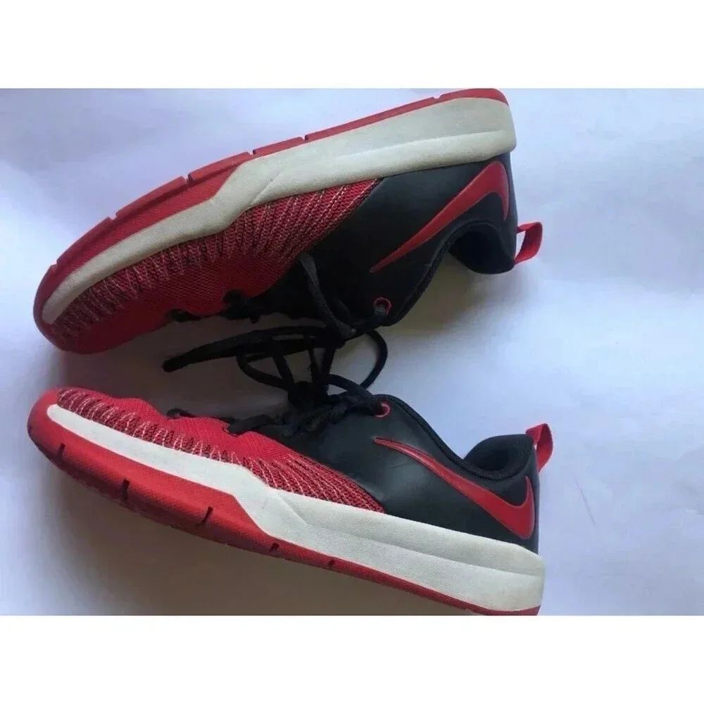 Nike boys shoes sz 6Y